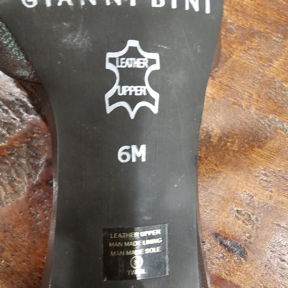 Size 6 Gianni Bini Strappy Leather Sandals - Picture 4 of 5